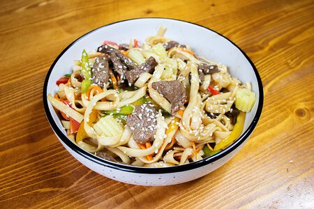 Лапша удон с говядиной