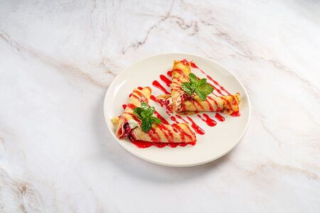 Блины с малиной и сыром маскарпоне