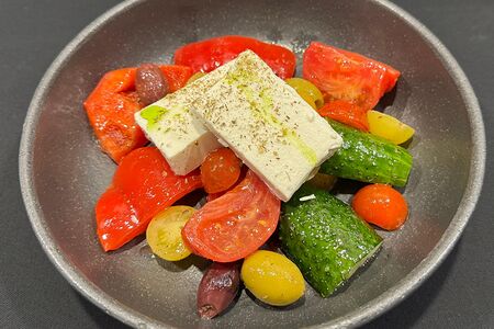 Овощи, брынза, оливковая заправка