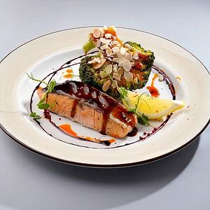 Лосось на гриле с соусом терияки