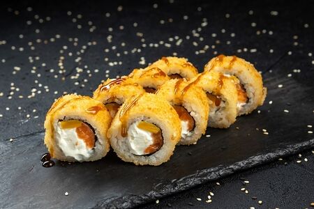 Ролл Жаренный с лососем