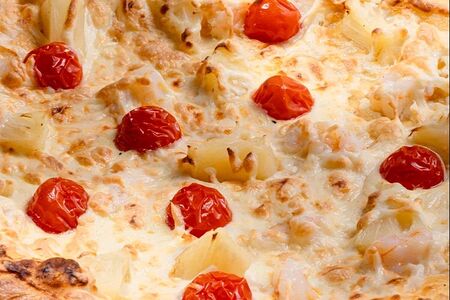 Хачапури с креветками и ананасом 