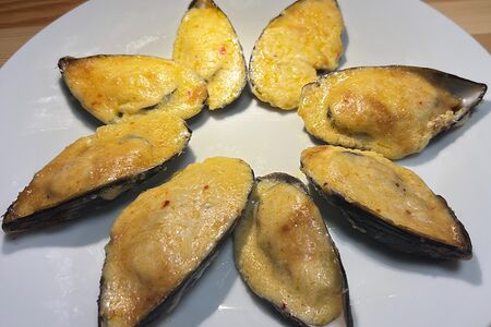 Запечённые мидии От шефа в королевском соусе из креветок