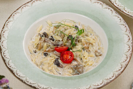 Орзо с грибами и сливочным соусом