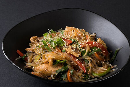 Салат Enjoy Фунчоза с курочкой терияки