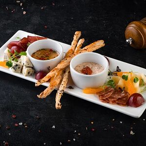 Тарелка к вину