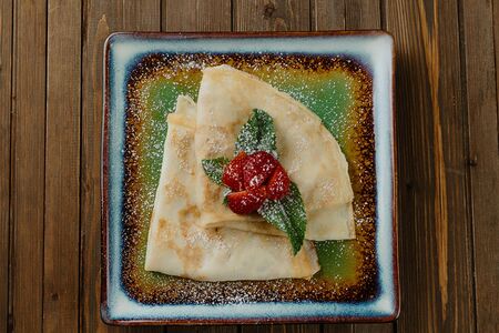 Блины с яблоком и грецким орехом