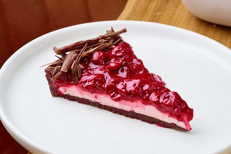 Тарт вишневый с шоколадной намелака