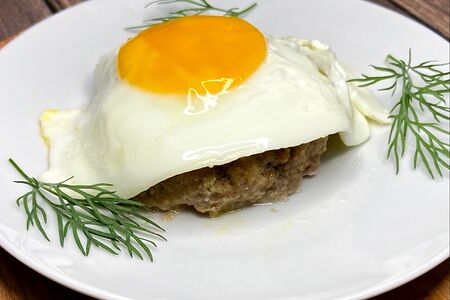 Бифштекс с яйцом 