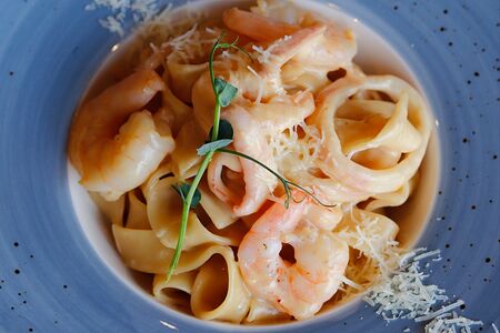Паппарделле с креветкой и кальмаром в сливочном-устричном соусе