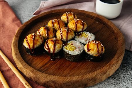 Запеченный с курицей и крабом