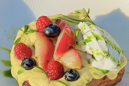 Бриошь с запеченным нектарином