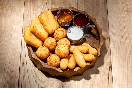 Ассорти жареных сыров