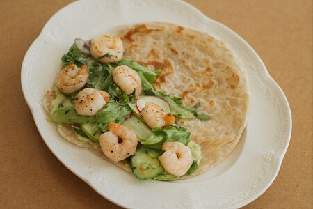 Лепешка роти с креветкой