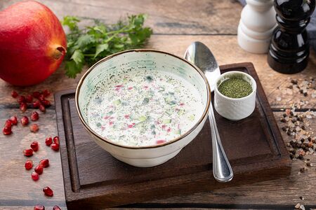 Окрошка на кефире с ветчиной из индейки