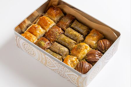 Подарочный набор с пахлавой в металлической коробке 