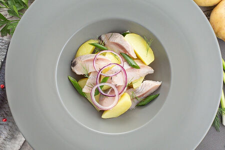 Сельдь с картофелем и луком