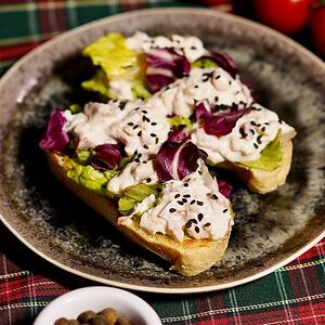 Брускетта с креветками