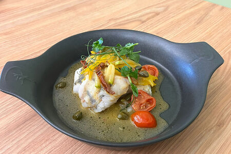 Филе судака с каперсами и овощами