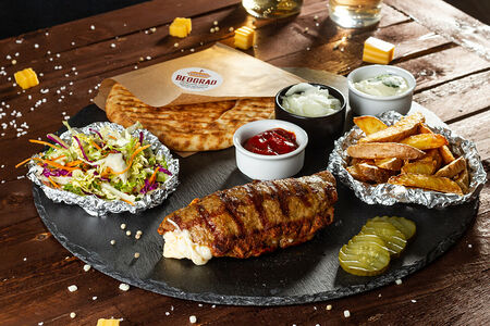 Сет с плескавицей, фаршированной сыром и ветчиной