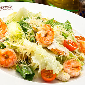 Салат Цезарь с креветками