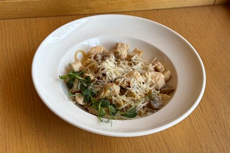 Паста с курицей и грибами