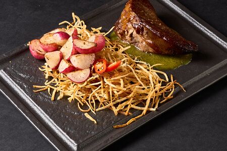 Бычье сердце с картофелем пай и оджахури из редиса