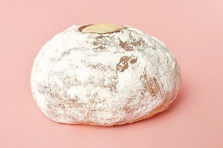 Булочка с творожным кремом