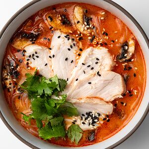 Том ям с куриным филе