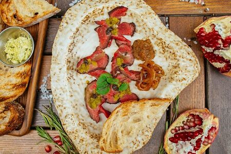 Ростбиф с трюфелем и луковым муссом