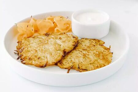 Драники с лососем и сметаной