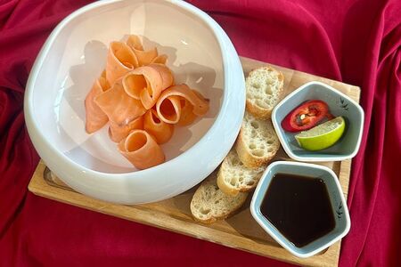 Карпаччо из лосося в дымке