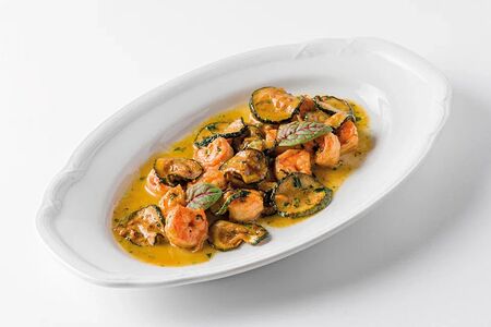 Креветки в соусе Аль бурро с цукини