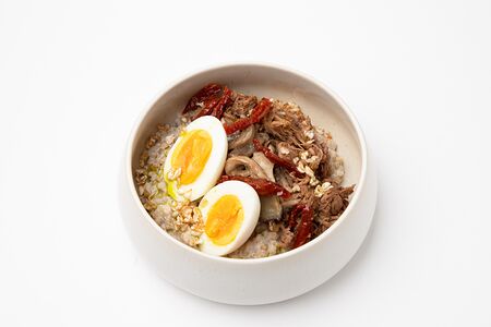 Зеленая греча с говядиной, жареными вешенками и вялеными томатами