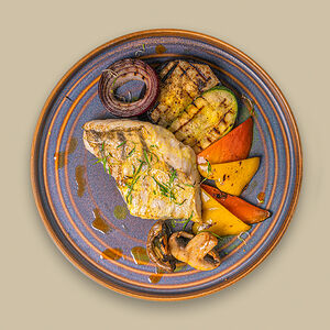 Судак с овощами гриль