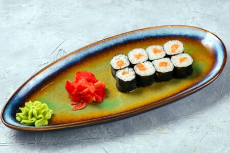 Хосомаки с лососем