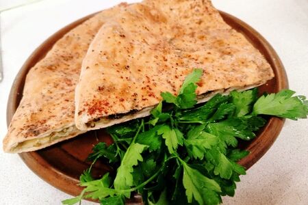Хачапури с зеленью, мятой и сыром сулугуни