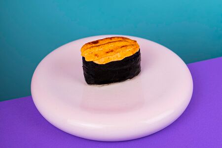 Запеченные острые суши с крабом