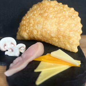 Чебурек курица-сыр-грибы