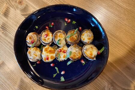 Шампиньоны, запеченные под сыром