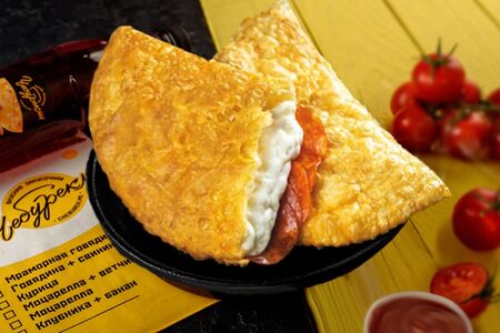 Чебурек с пеперони