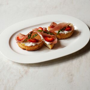 Бриошь с пармой, страчателлой и трюфелем