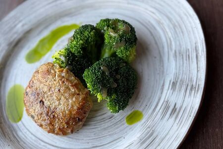 Котлетка с индейкой и брокколи