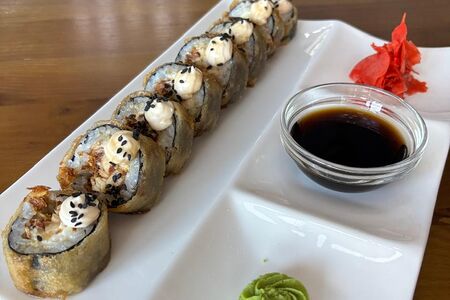 Ролл темпура с курицей и хрустящим луком