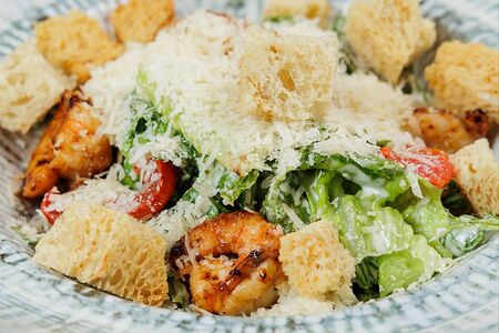 Цезарь с куриным бедром