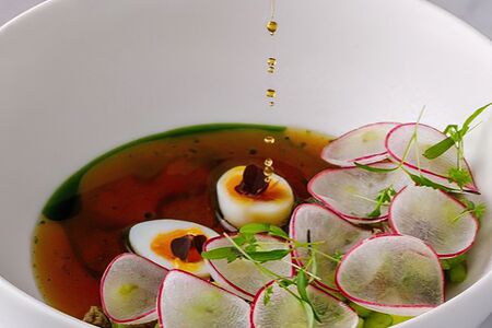 Окрошка с говяжьими щёчками на квасе