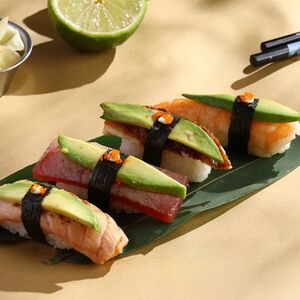 Суши с авокадо