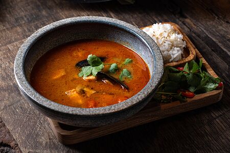 Том ям с морепродуктами