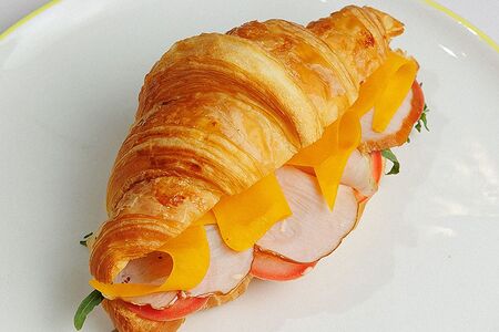 Круассан с окороком