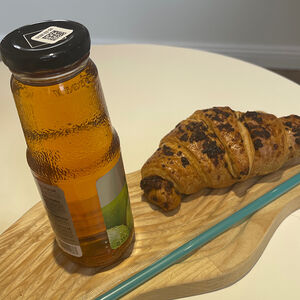 Сок яблочный в стекле Rioba + круассан шоколадный 